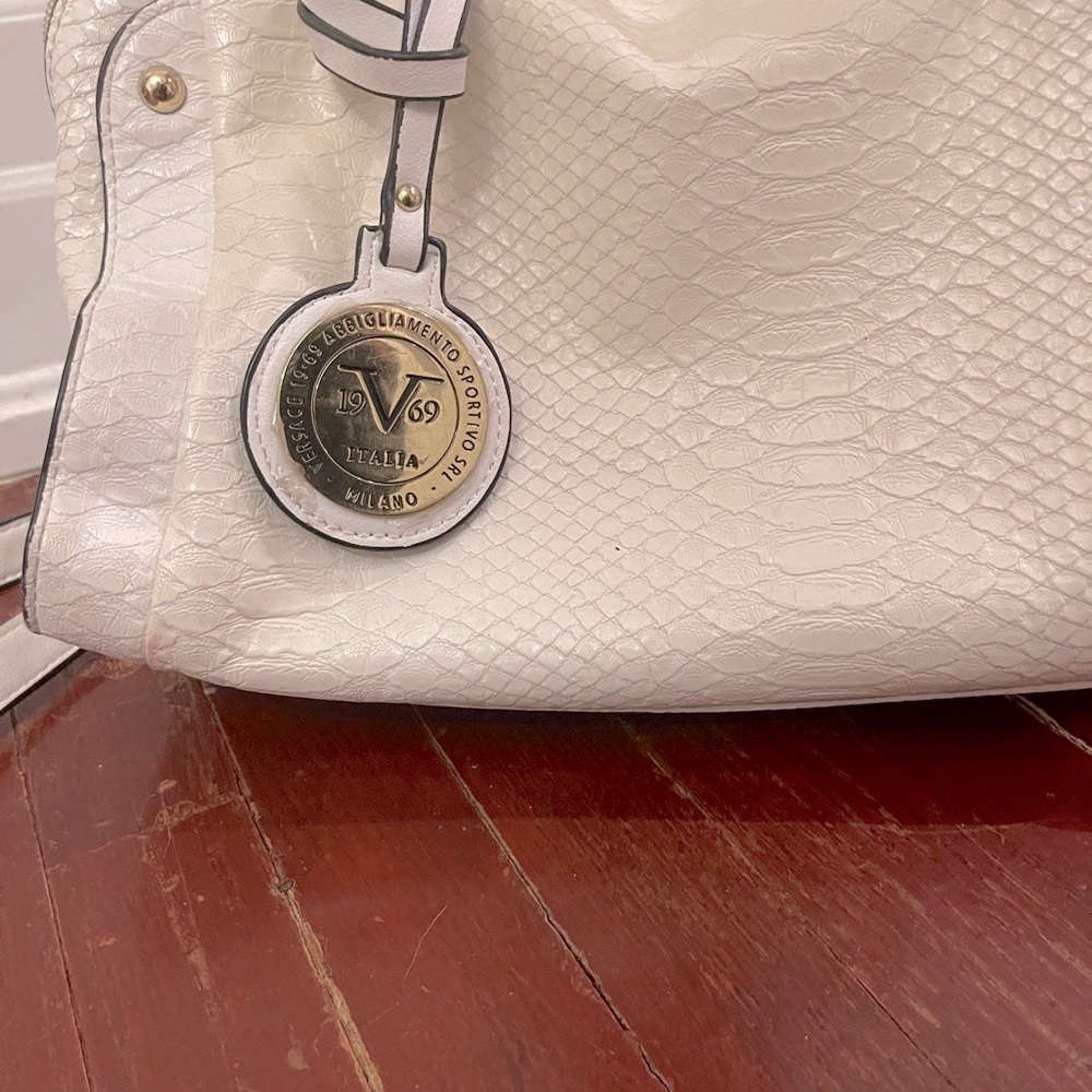 Versace 19V69 Luxurious White Satchel with Quilted Texture and Gold Accents - Picture 15 of 17